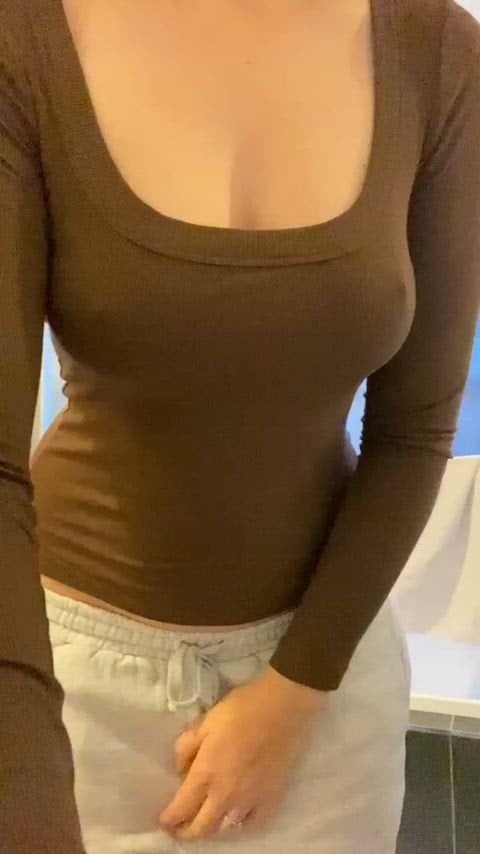 No Bra In Class Can You Tell Slutty College Girls