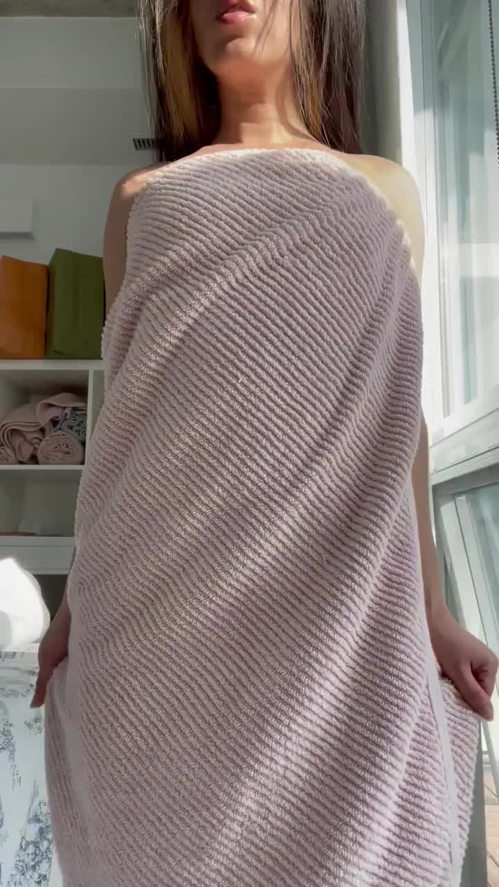 Oops I Dropped My Towel Slutty College Girls