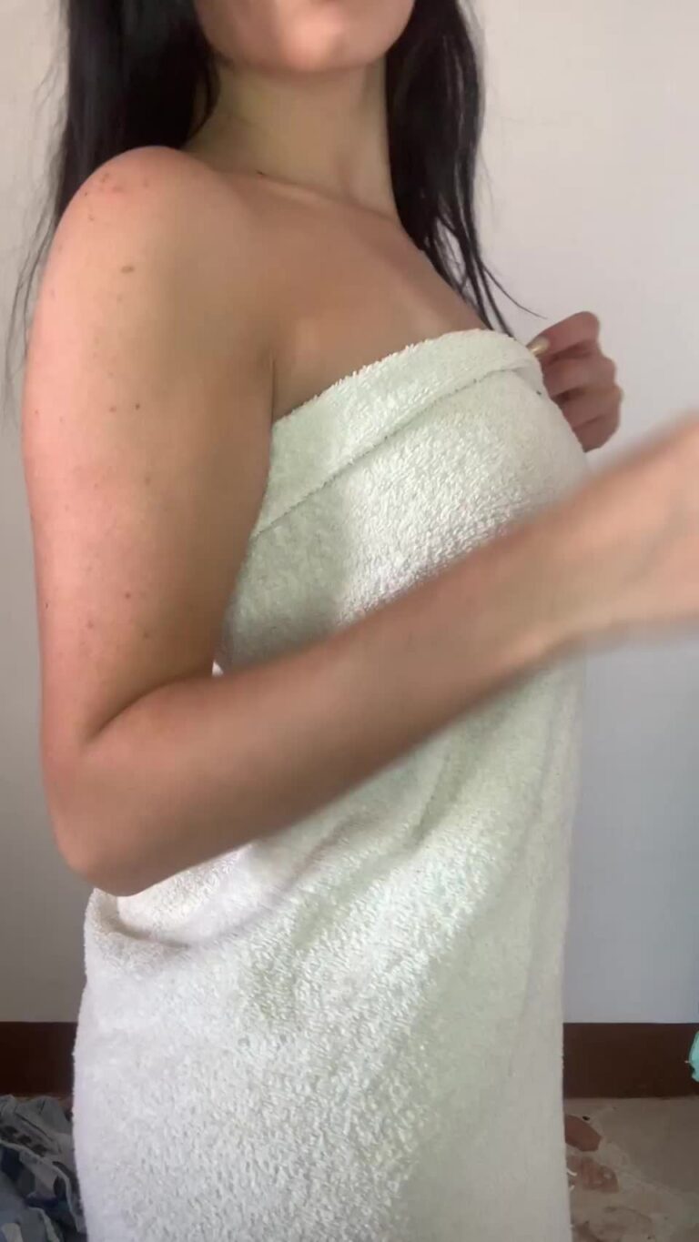Im A Slut And Born In 2005 Slutty College Girls