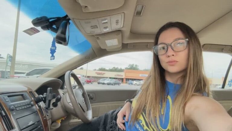 Skip Class For A Quick Blowjob In The Car Yay