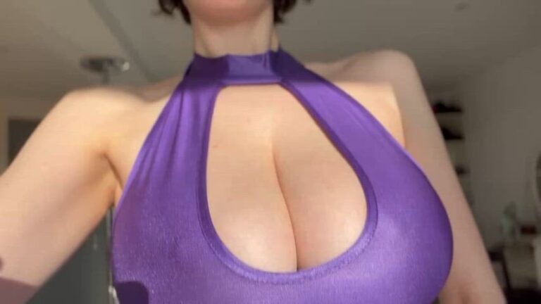 My Dress Can’t Control My Huge Titties😈