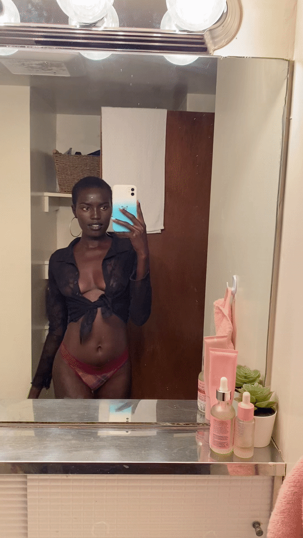 I Love Sending My Nudes To Random Men Online ;P