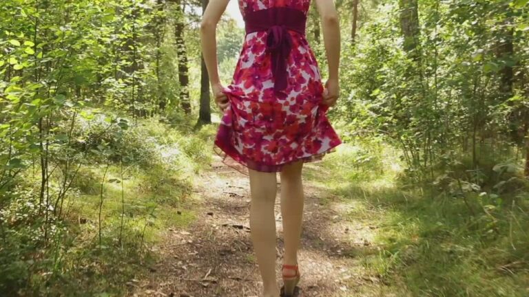 Sexy Walk Without Panties Slutty College Girls