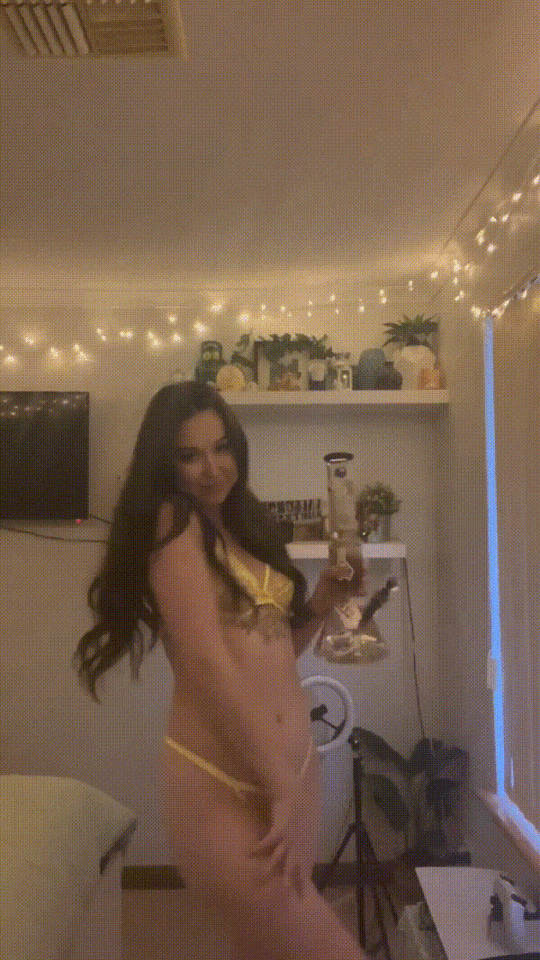 Stoner Sluts Yes Or No Slutty College Girls