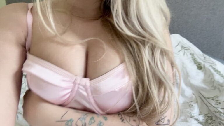 Do Guys Still Like Natural Blondes Who Can Twerk