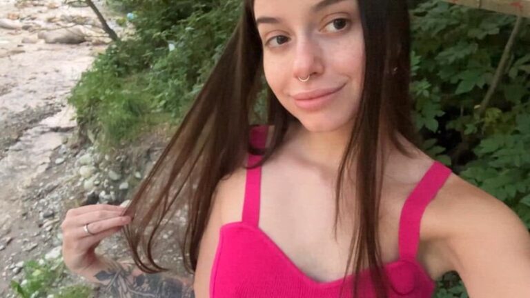 Would You Get Naughty With Me In Public Slutty