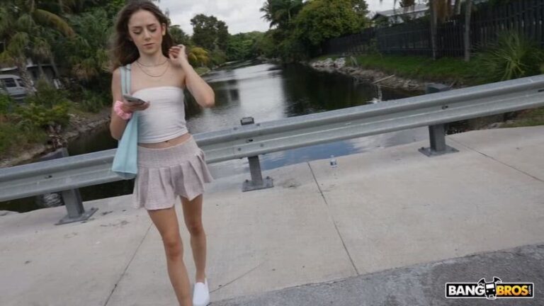 [Daisy Fox, 19] Great showing on the bus