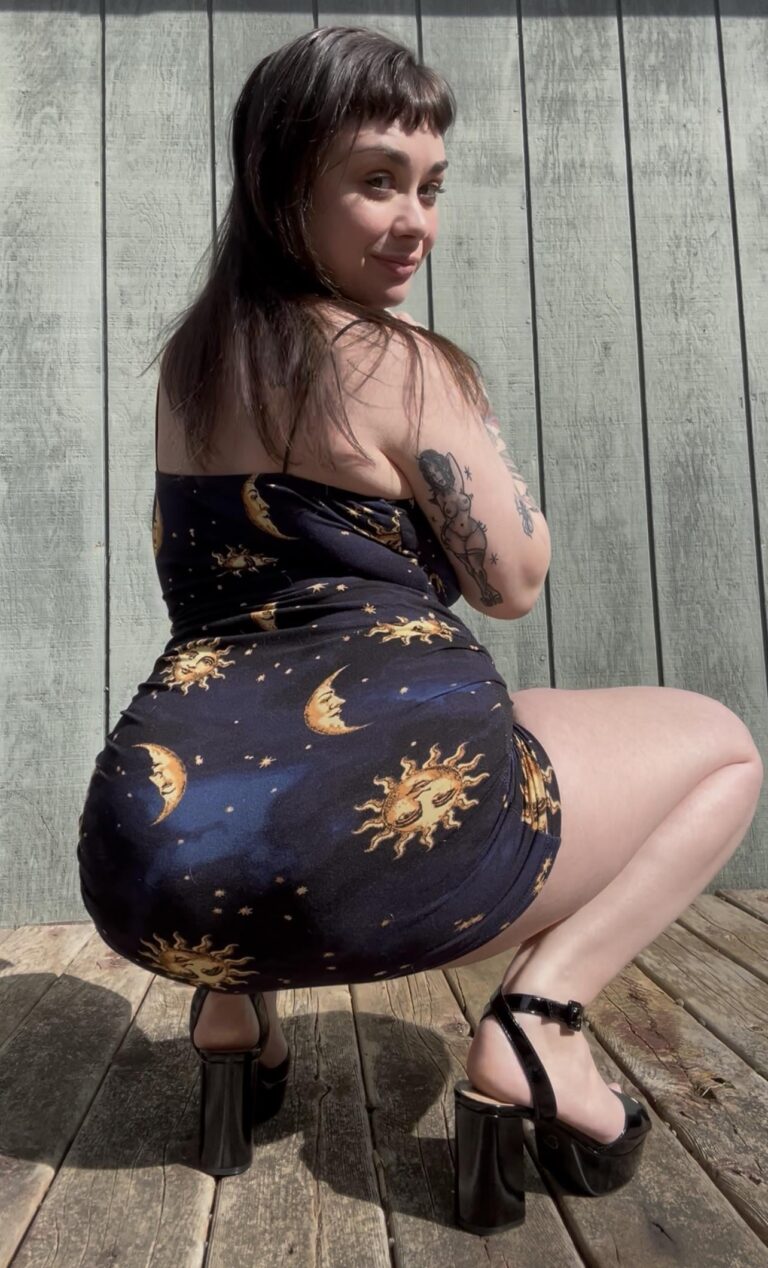 All This Asss And No One To Tongue It