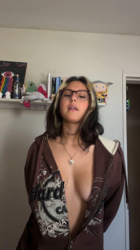 Is It Better To Have Natural B Cups Or Plastic D Cups?